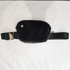 Lululemon Everywhere Fleece Sherpa Belt Bag Black Vacation Travel Whimsygoth